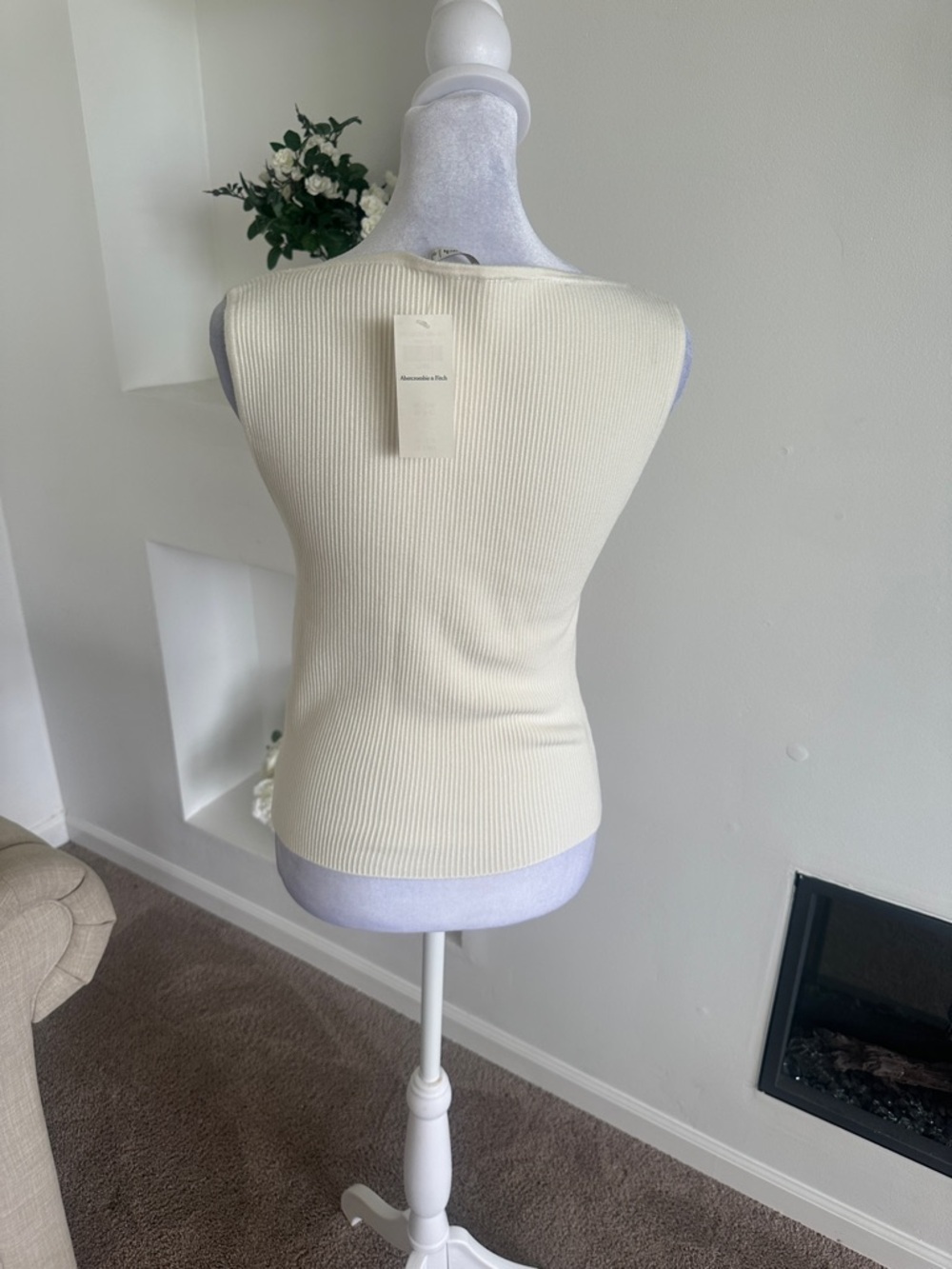 Abercrombie & Fitch Ribbed Sleeveless Knit Top in Ivory - Picture 3 of 6